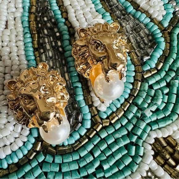 18k Gold Plated Lion Head Vintage Style Pearl Stud Earrings Large - Picture 10 of 12